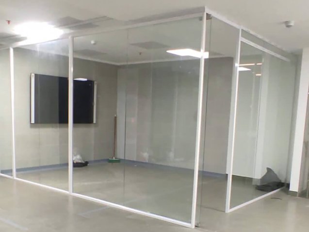 especializados-en-la-fabricación-y-venta-de-divisiones-en-vidrio-y-aluminio-para-oficina-y-baño-2